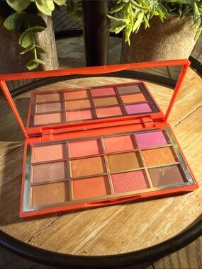 Illuminati. 12-Color Palette - Neon peach 🆕
